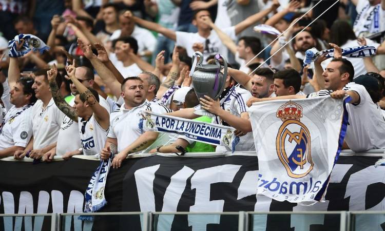 مشجع لريال مدريد يوجه رسالة حماسية للاعبين