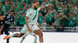 إيفان توني يقترب من العودة إلى البريميرليغ وسط تمسك الأهلي بخدماته