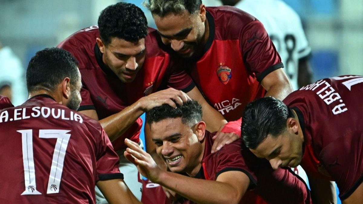 سيراميكا كليوباترا يتصدر الدوري المصري